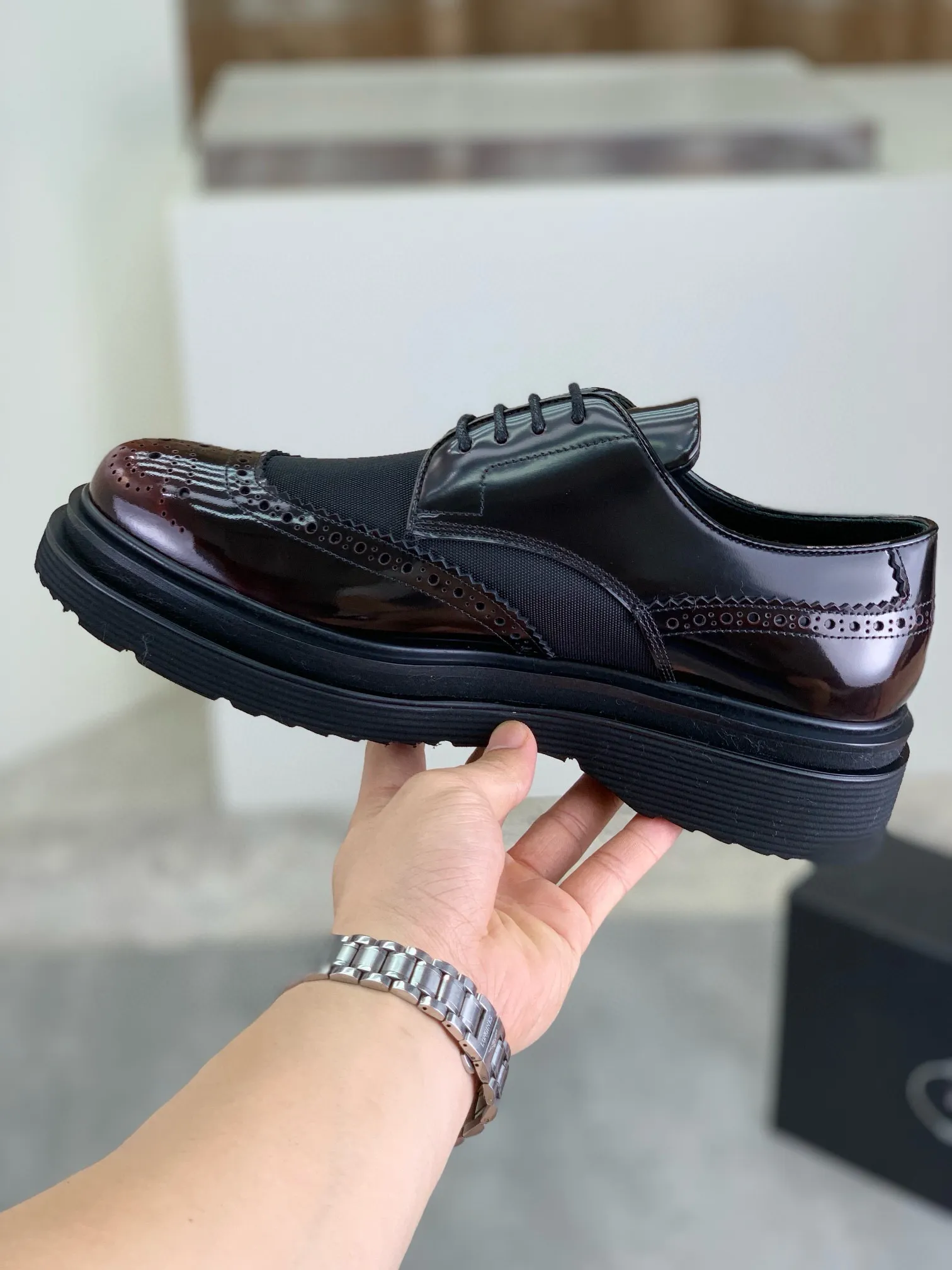 Factory price P880 💰Original quality, top version🔱 ＰＲＡＤＡPrada. Men's business casual leather shoes, top quality products. 1:1 shipment⬆️Luxurious and noble👞All imported original brand fabrics, just to create a more comfortable wearing experience. Upper: Original comfortable open edge bead-rubbed calf leather➕Top imported water-dyed full cow lining, original lightweight and comfortable TPU foam combination bottom✔️Code number: 39-44 (38.45 can be customized)